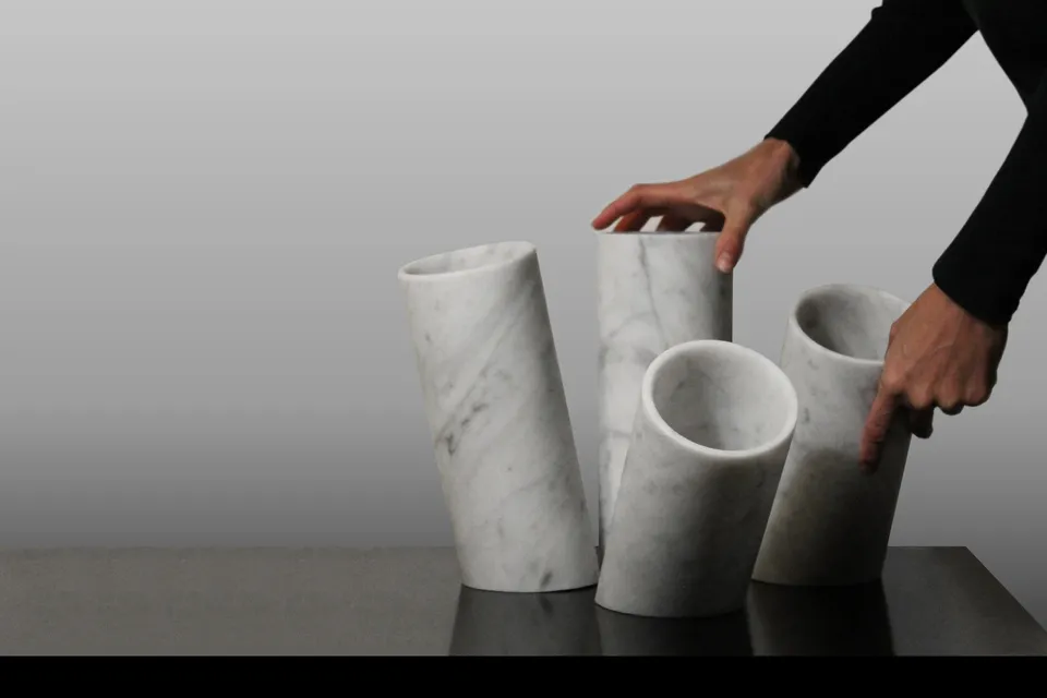 Cyrcus Design In-Equilibrio scultura marmo bianco Carrara