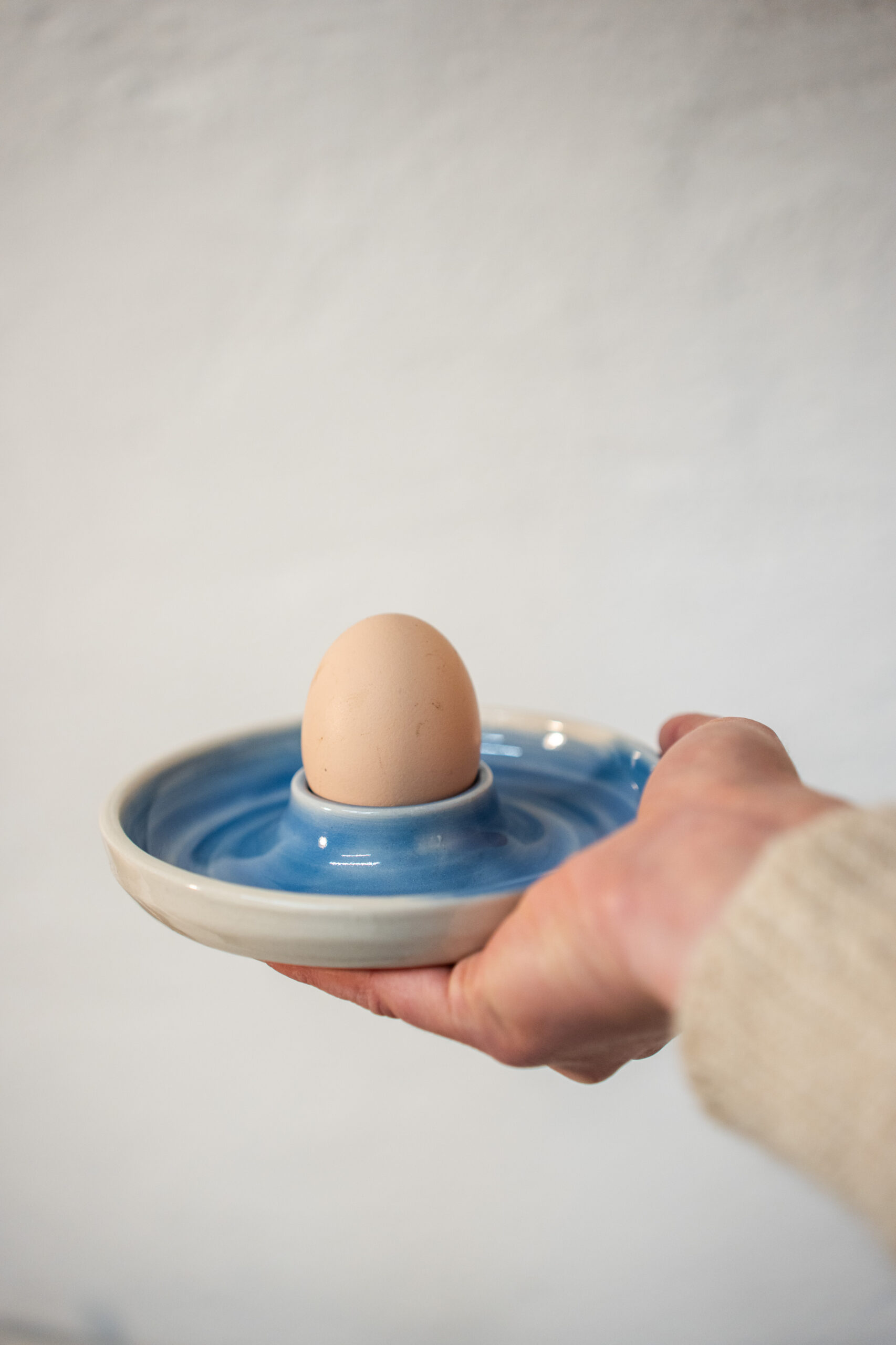 Atelier Alida Ceramiche Rino portauovo coque gres blu interno