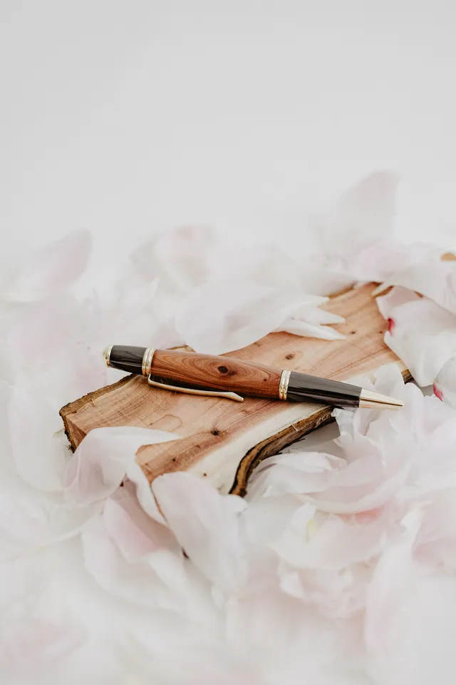 Il nido del picchio Gatsby Roller rosa banksiae oro nero