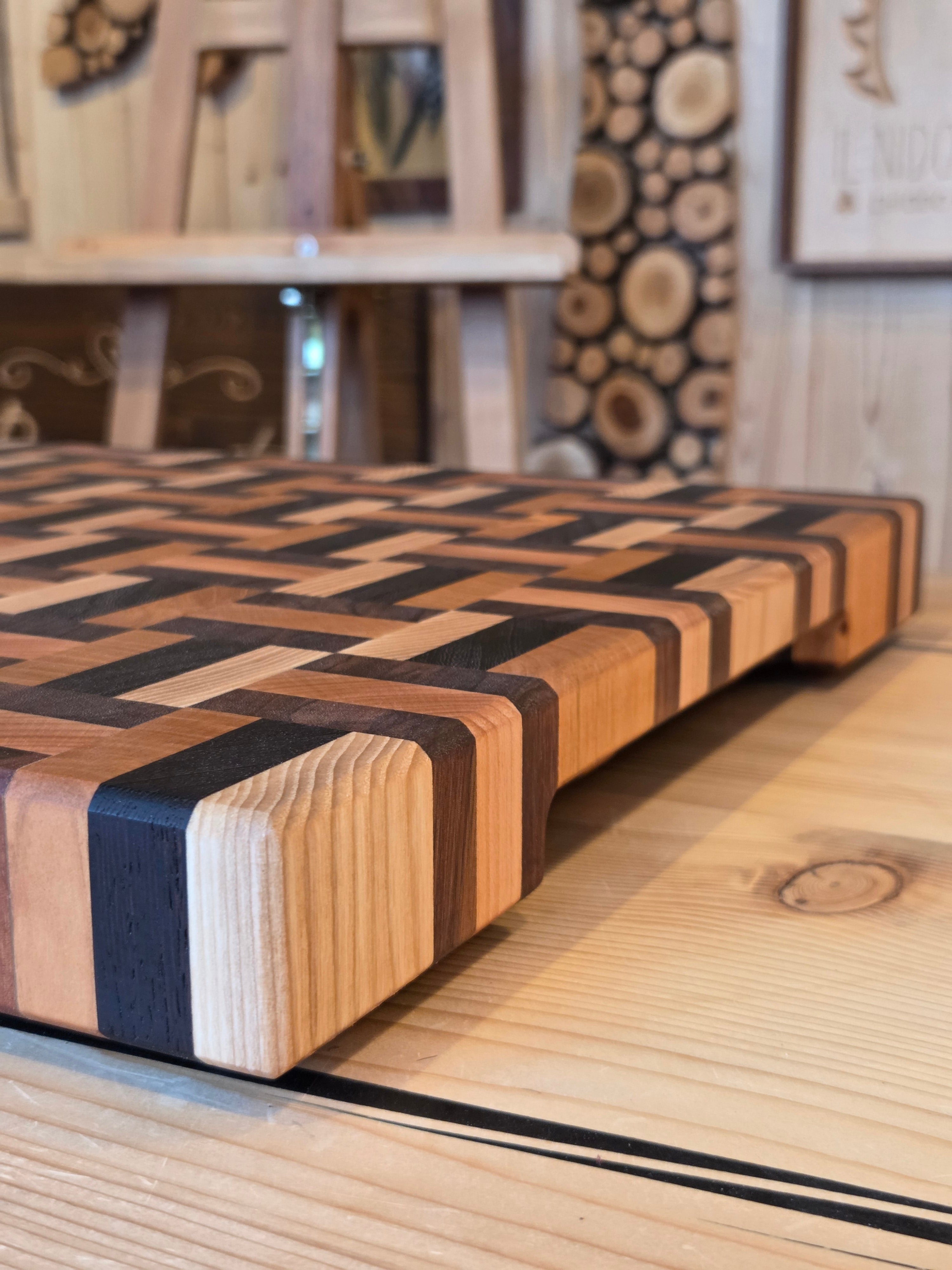 Il Nido del Picchio tagliere geometrico legno testa 40x45