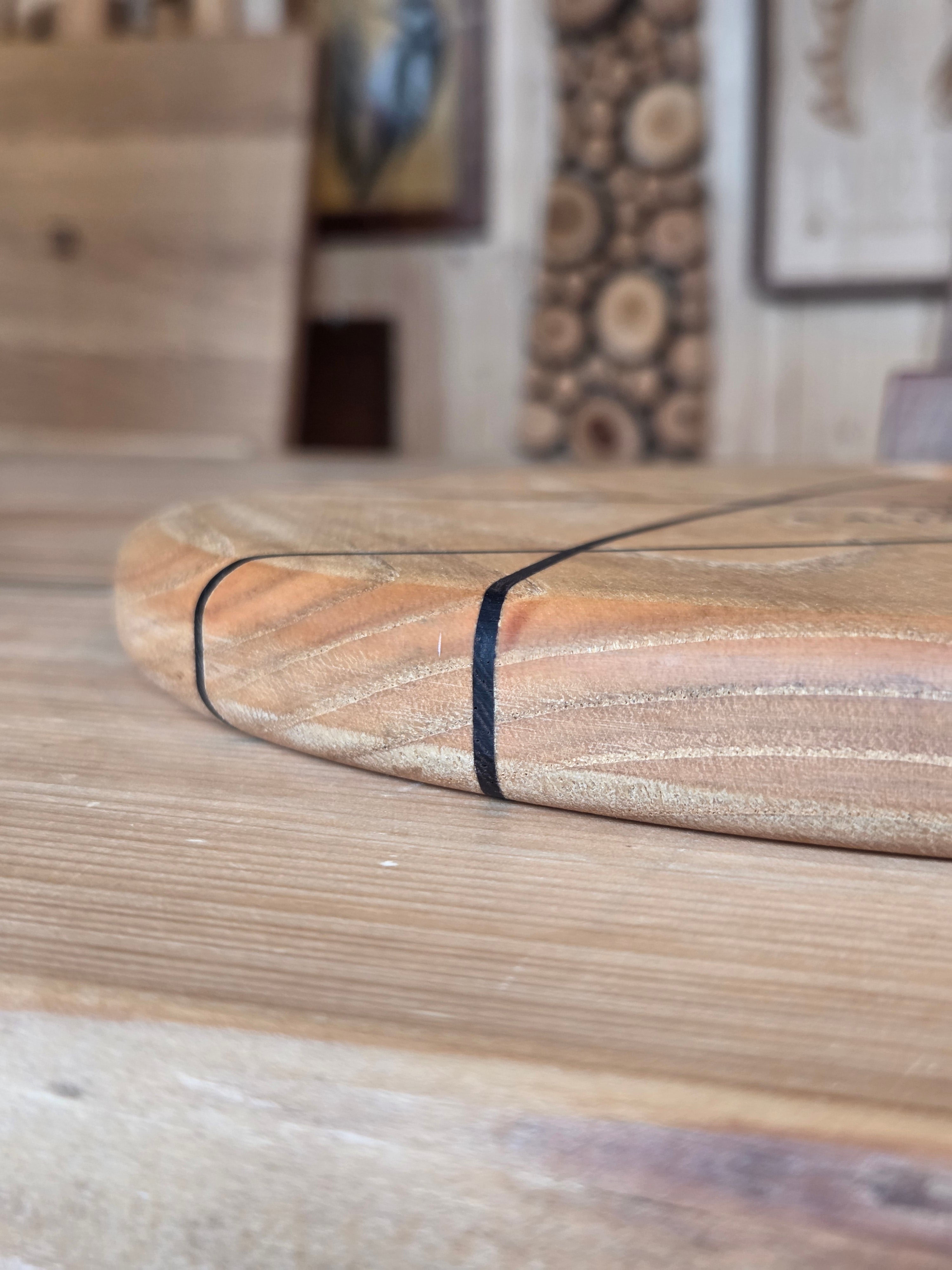 Il nido del picchio Curve tagliere rotondo castagno wenge