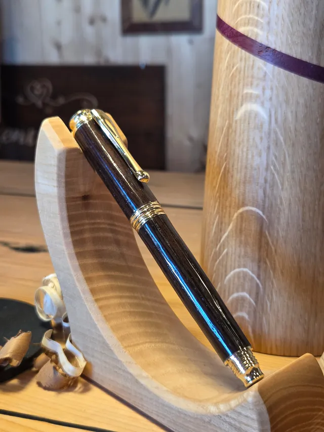 Sgualdini Simone Il Nido del Picchio Aston Martin penna sfera wenge gold