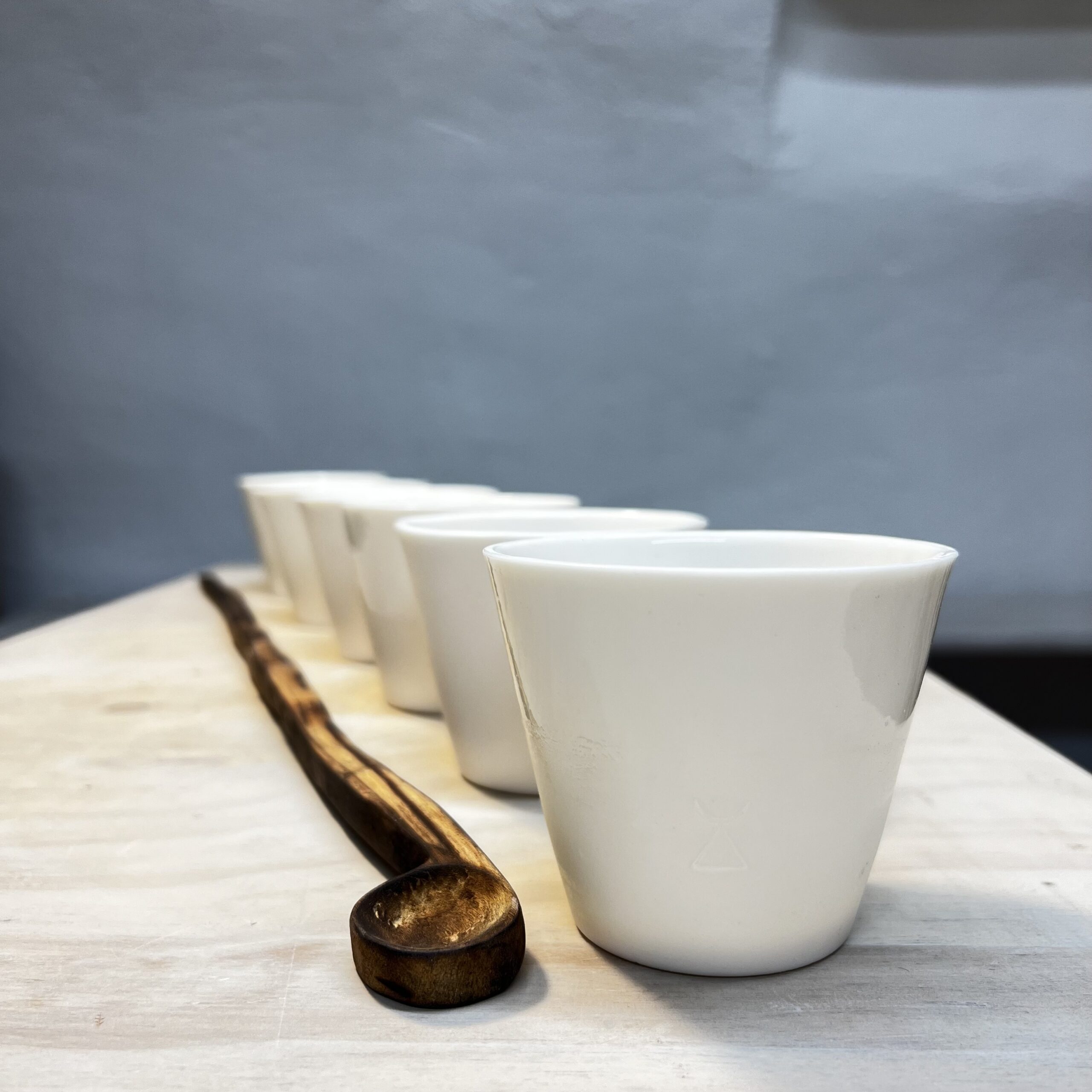 Atelier Alida Ceramiche Punto bicchiere porcellana blu cobalto