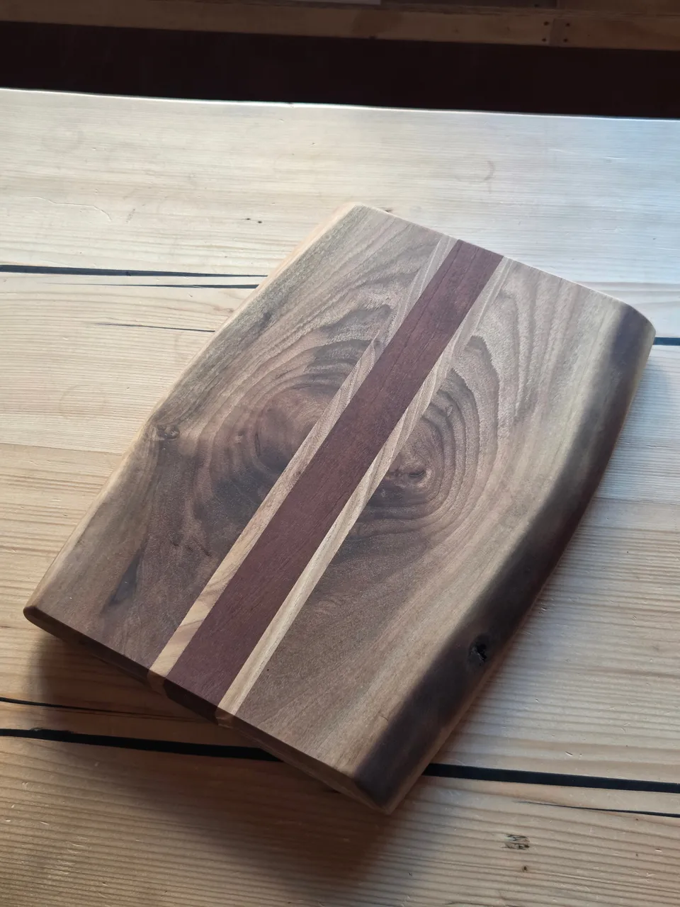 Il nido del picchio tagliere noce nazionale 30x41 cm bordo naturale