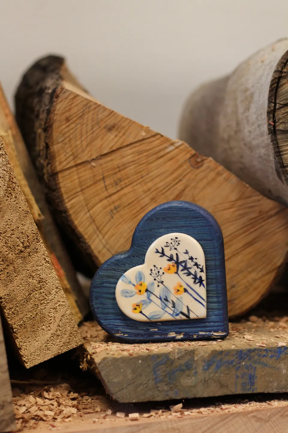 Il nido del picchio cuore decorativo quercia blu ceramica 10x10