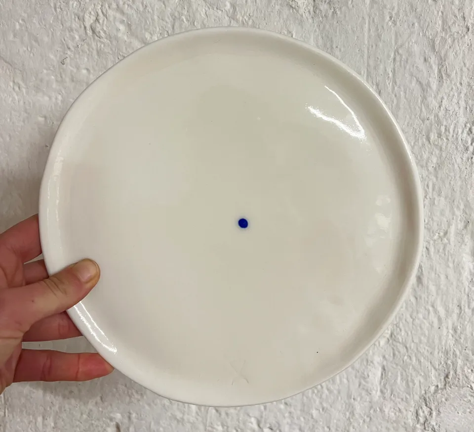 Atelier Alida Ceramiche Punto piatto piano porcellana puntino cobalto