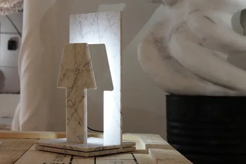Cyrcus Design Più o Meno lampada marmo di Carrara
