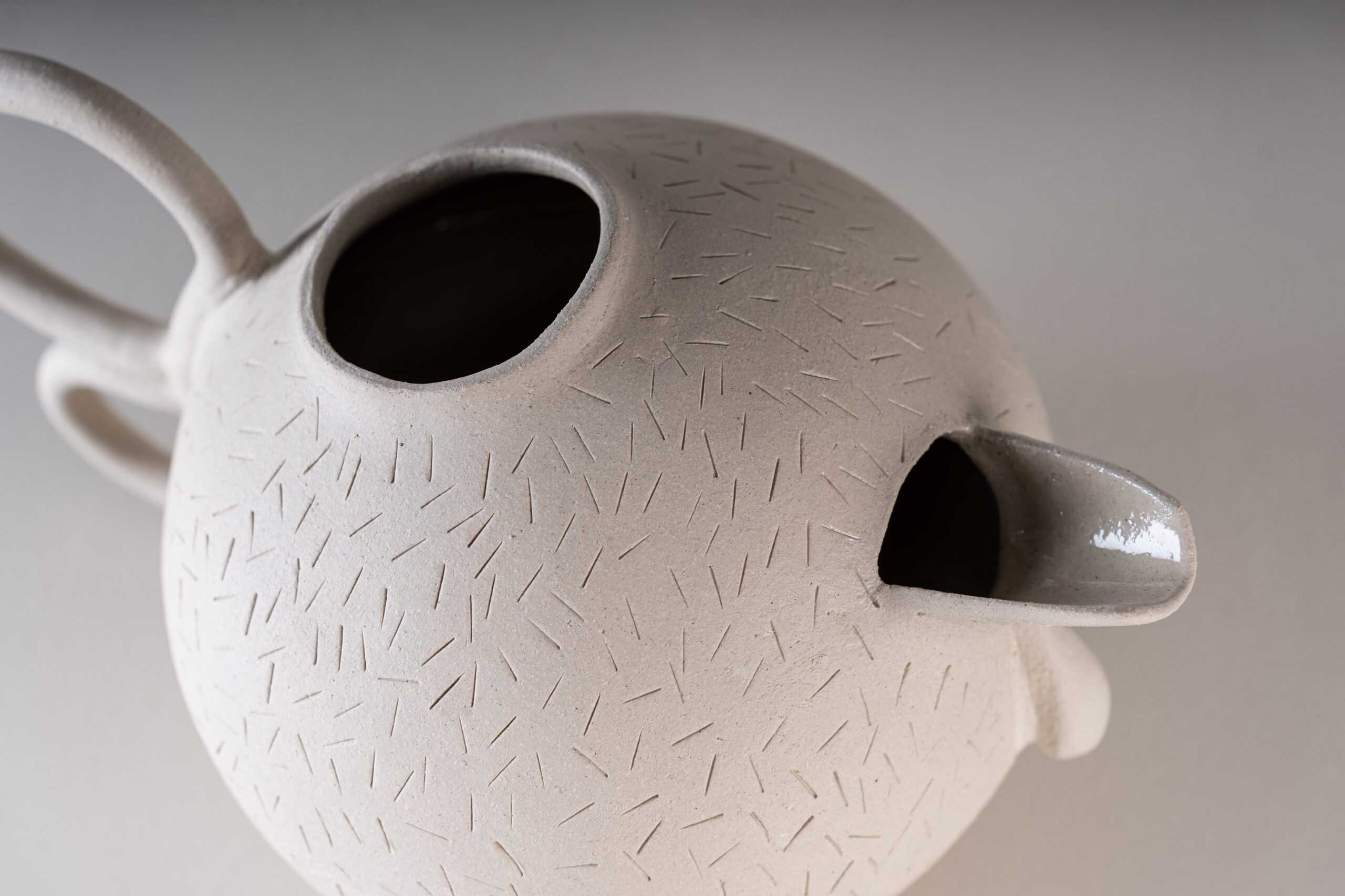 Atelier Alida Ceramiche Isidoro #1 brocca texture grezza