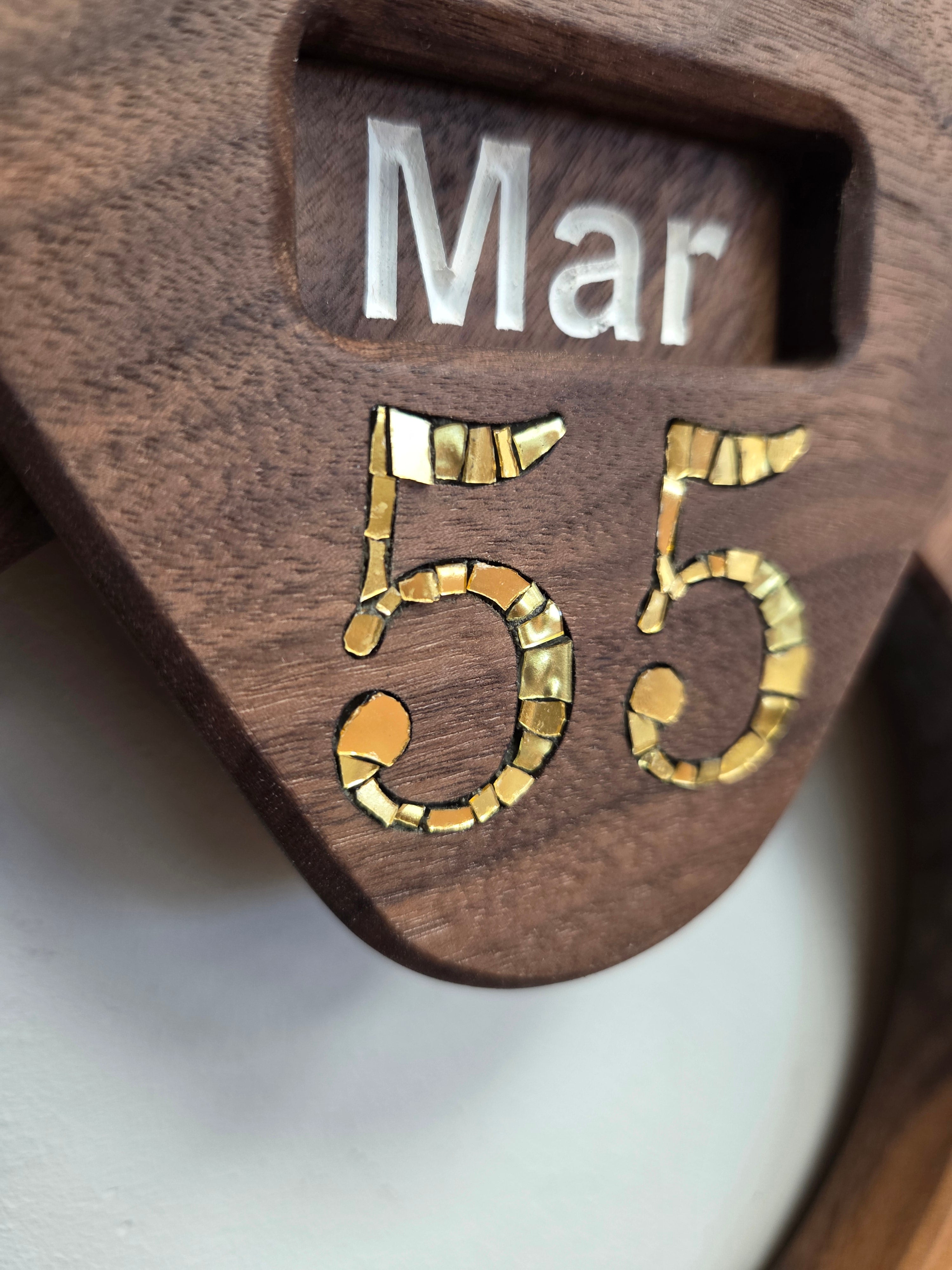 Il nido del picchio Datario perpetuo calendario legno 50cm mosaico