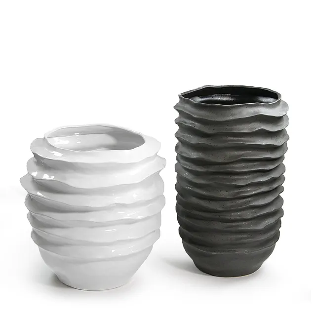 Galore Home Wavy Disk vaso ceramica nero alto bordo ondulato