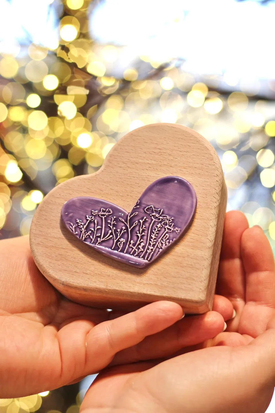 Il nido del picchio Cuore in legno e ceramica lilla cuore 10x10 faggio
