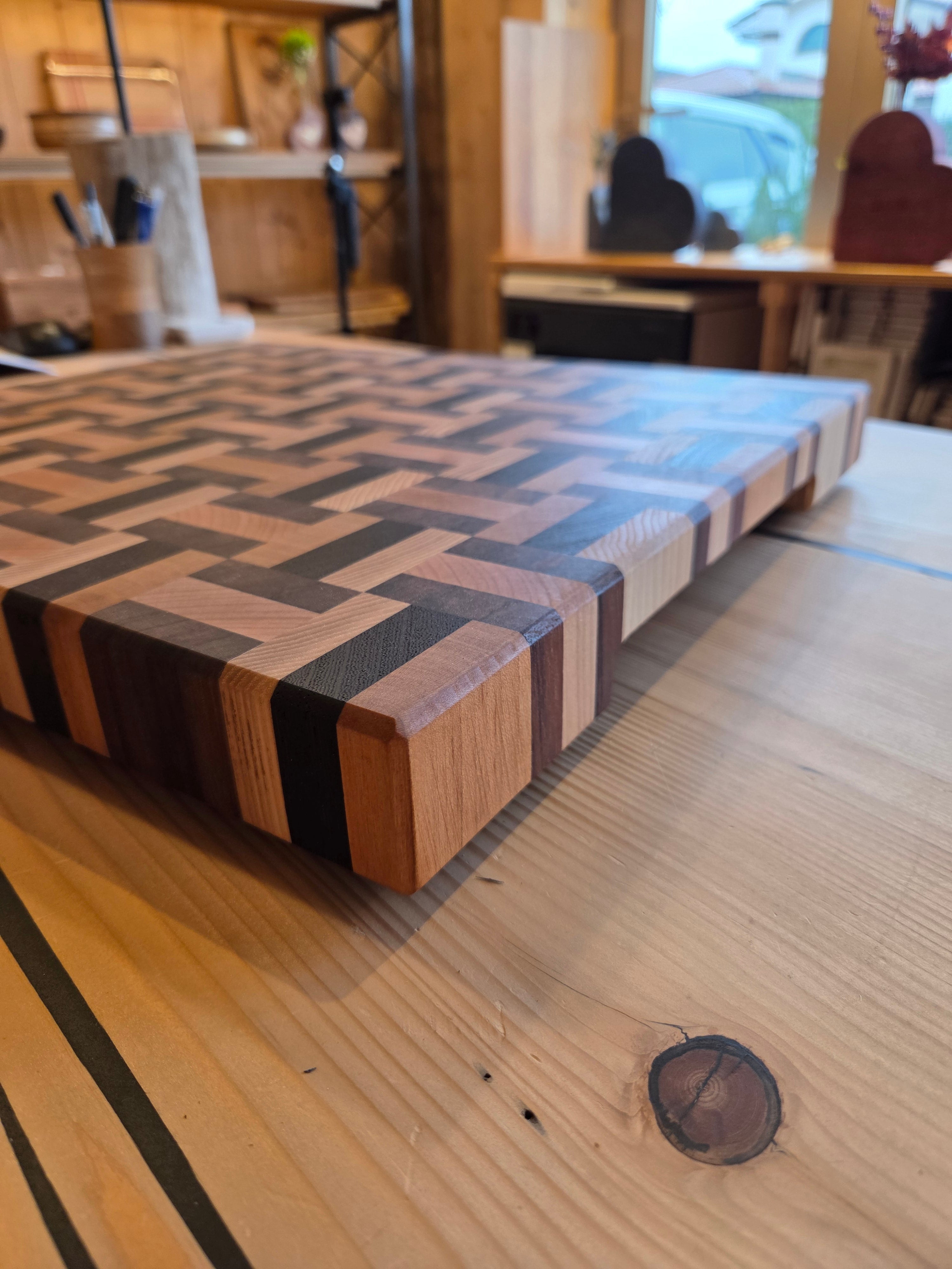Il nido del picchio tagliere geometrico 40x50 multiessenza testa