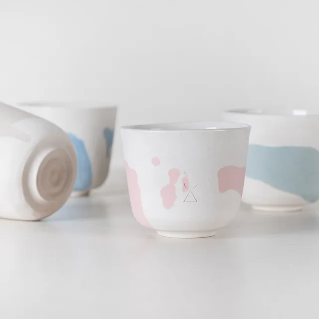 Atelier Alida Ceramiche Mu tazza in gres macchia rosa