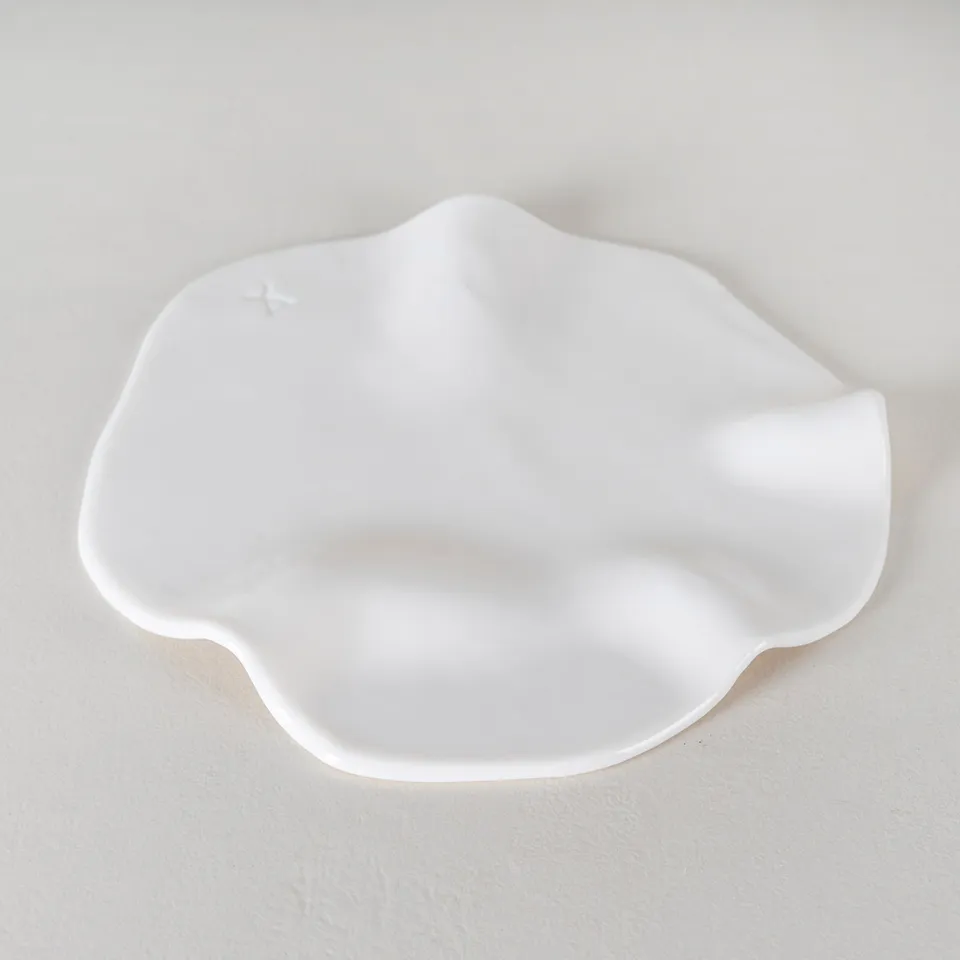 Atelier Alida Ceramiche Nuvolì lastra porcellana sinuosa