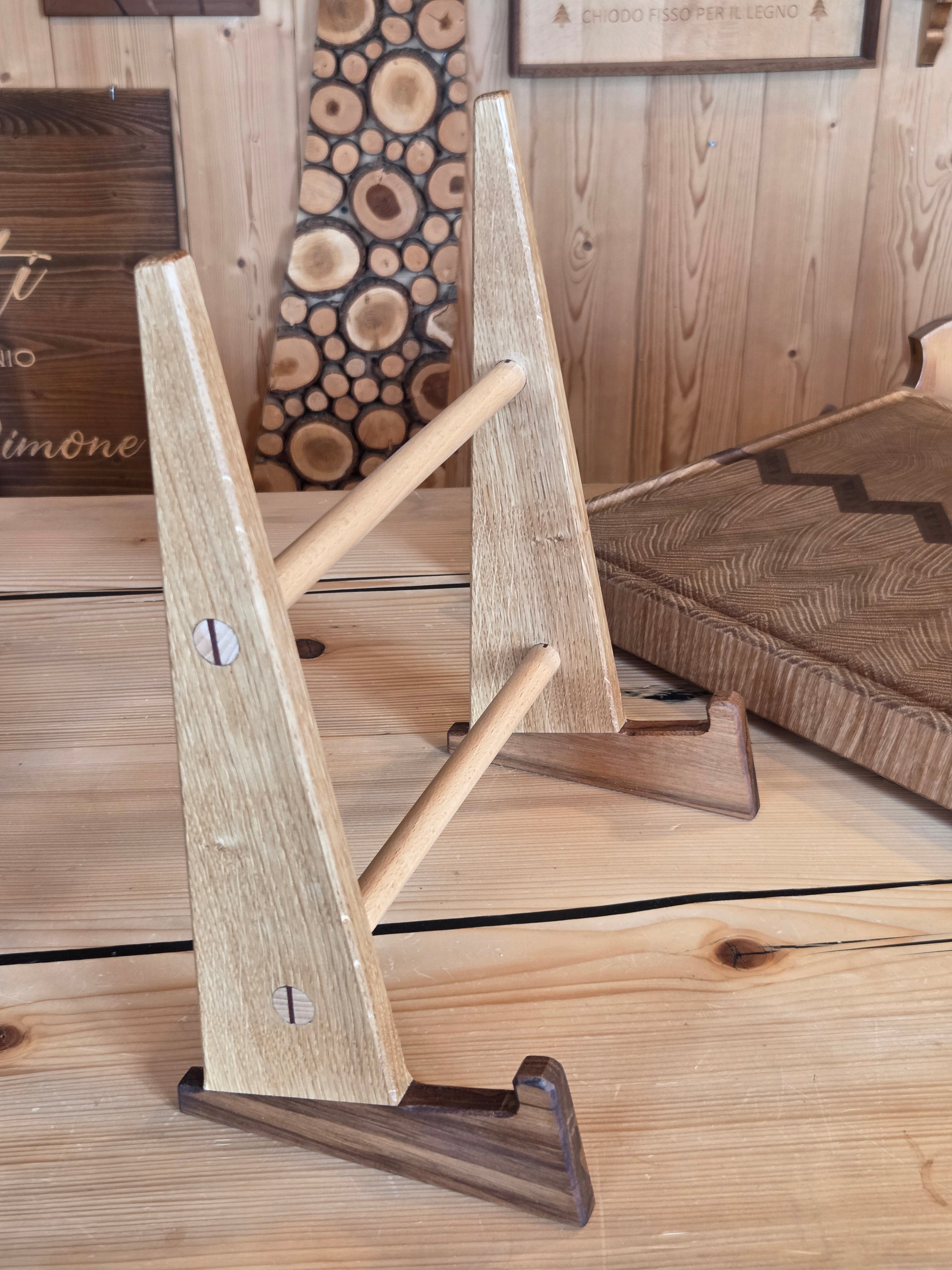 Il nido del picchio supporto per tagliere in legno