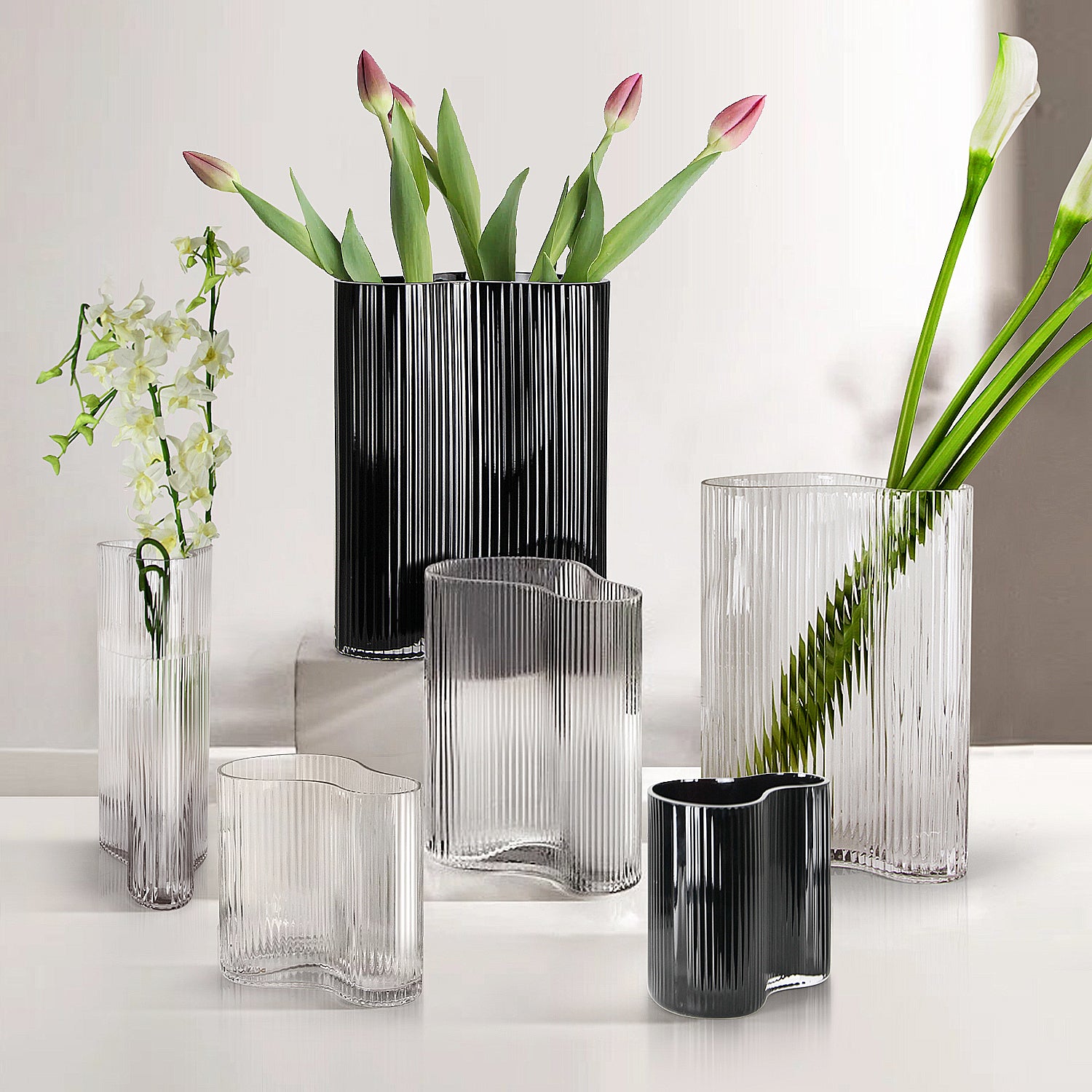 Galore Home Wavy Ribbed Small vaso vetro nero
