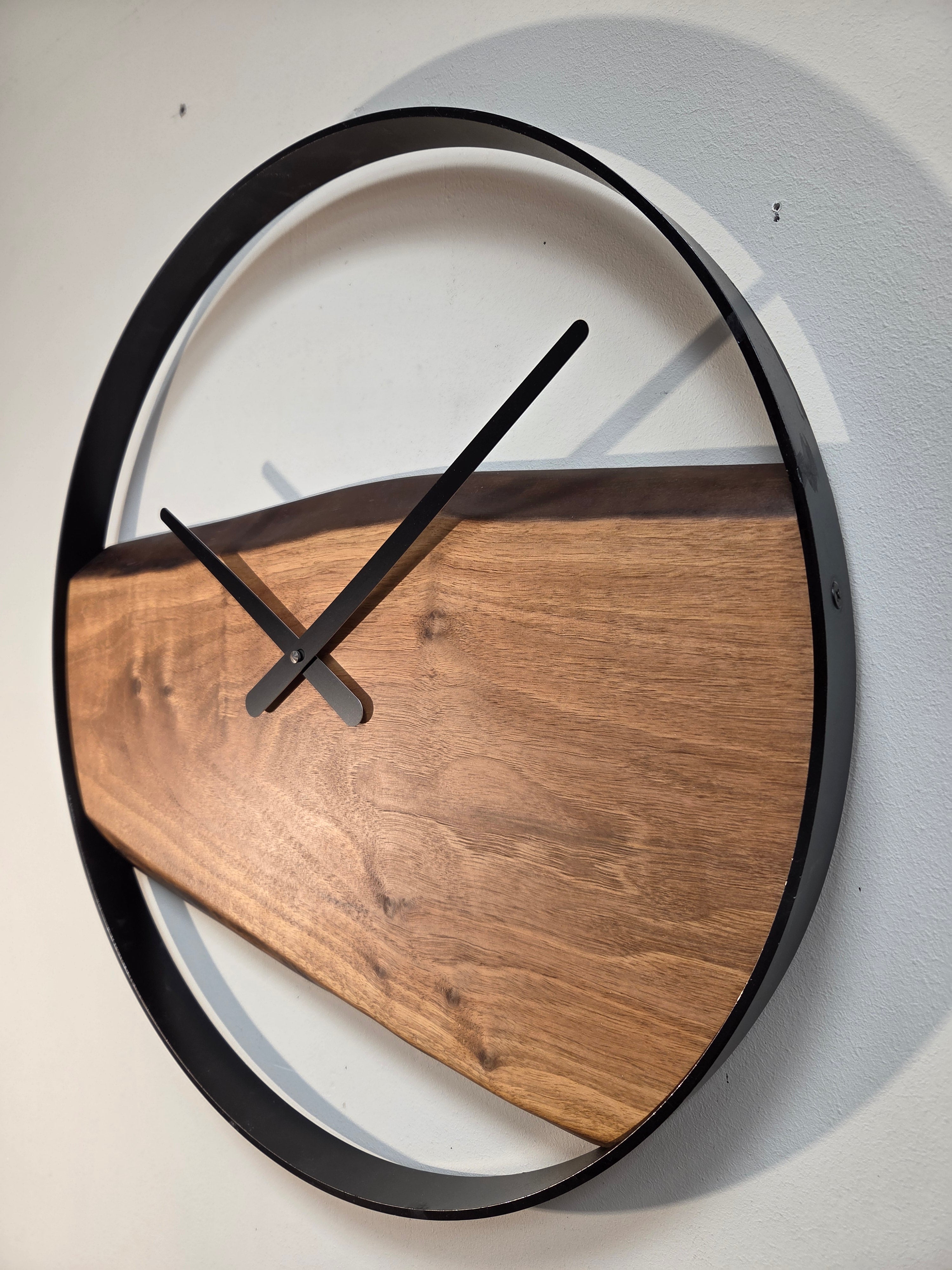 Il nido del picchio Orologio noce 50 cm ferro nero