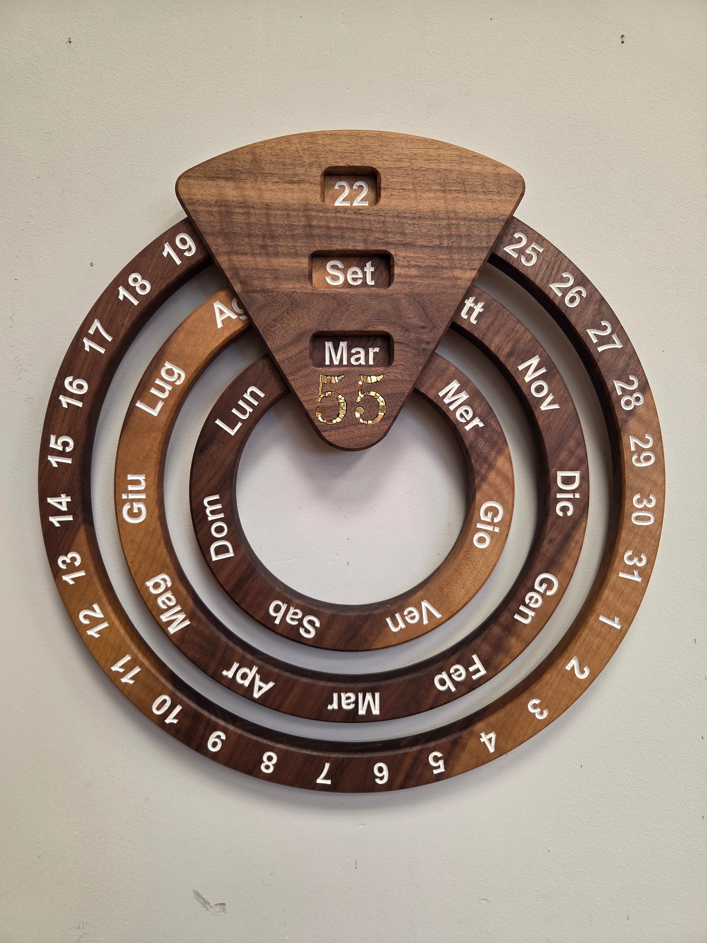 Il nido del picchio Datario perpetuo calendario legno 50cm mosaico