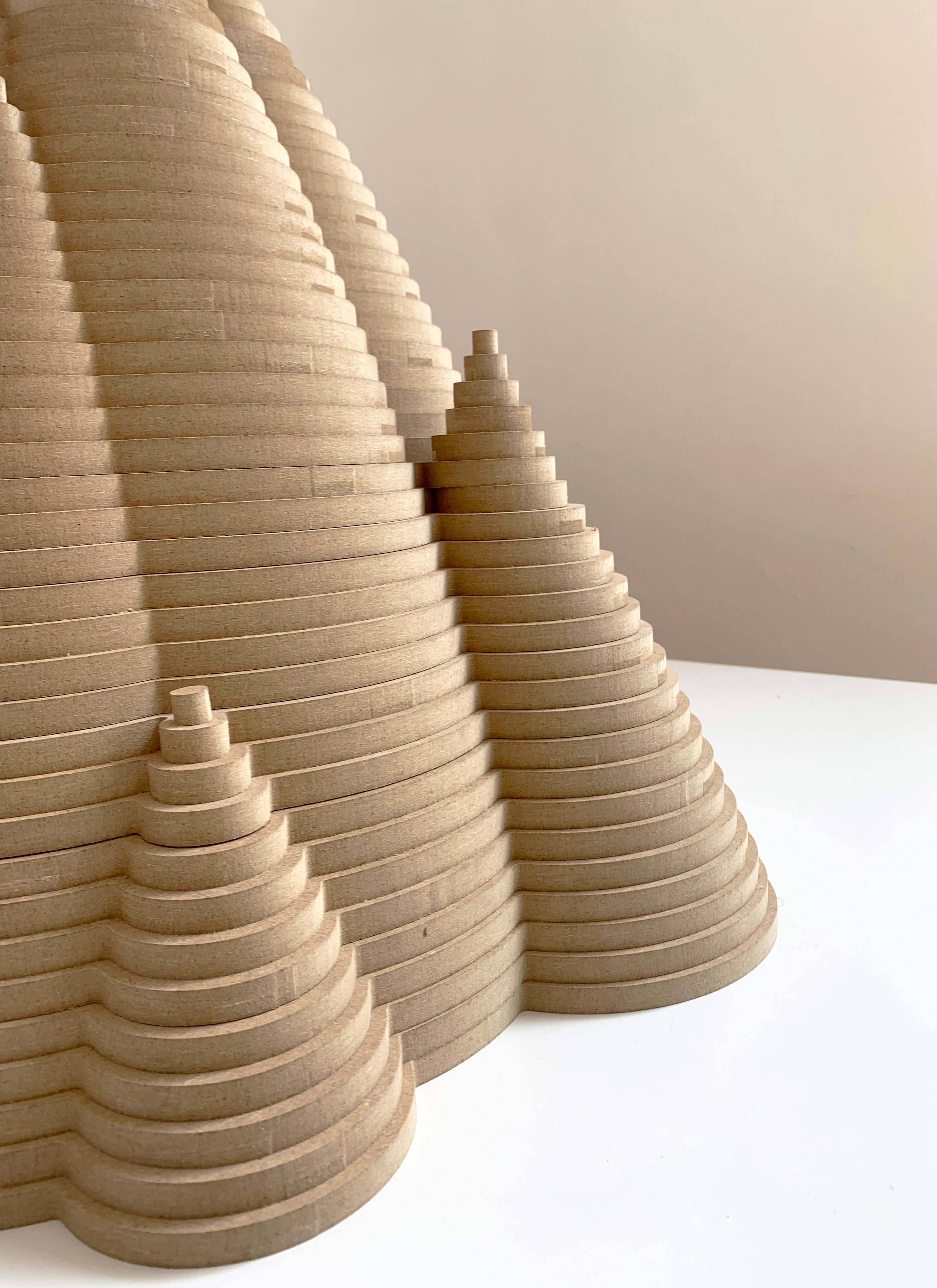 Cyrcus Design Imaginary Towers scultura piccola legno betulla