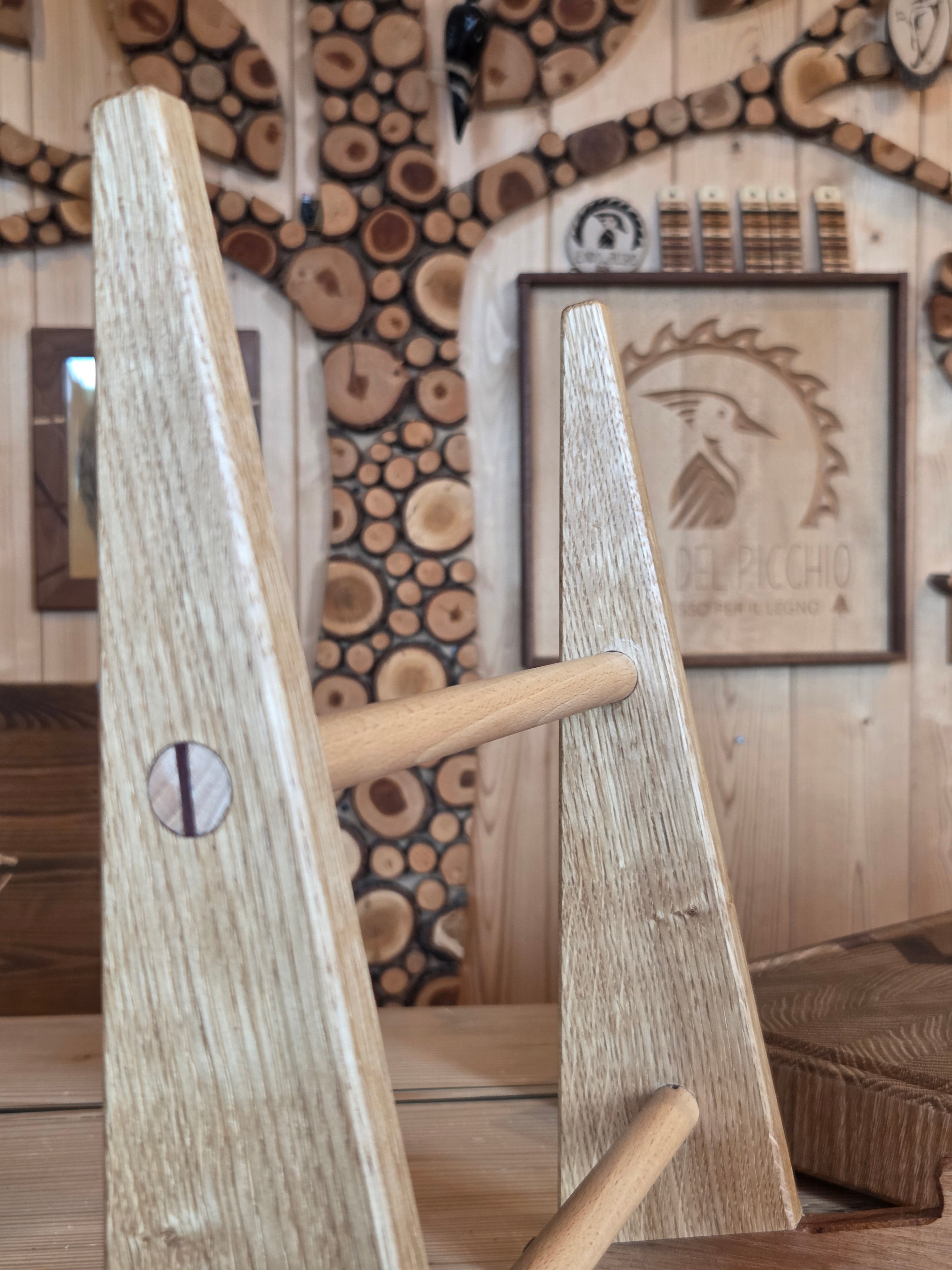 Il nido del picchio supporto per tagliere in legno