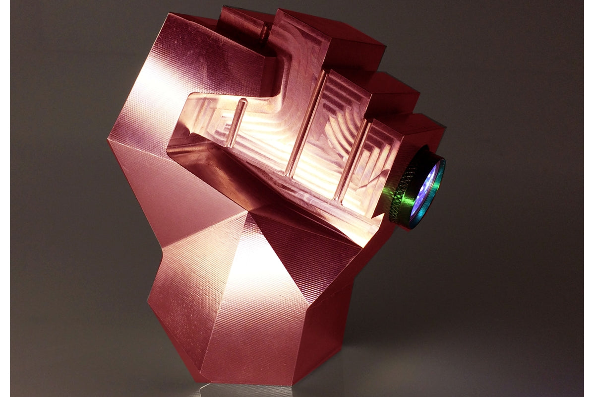 Cyrcus Design Sessan8 scultura pugno alluminio
