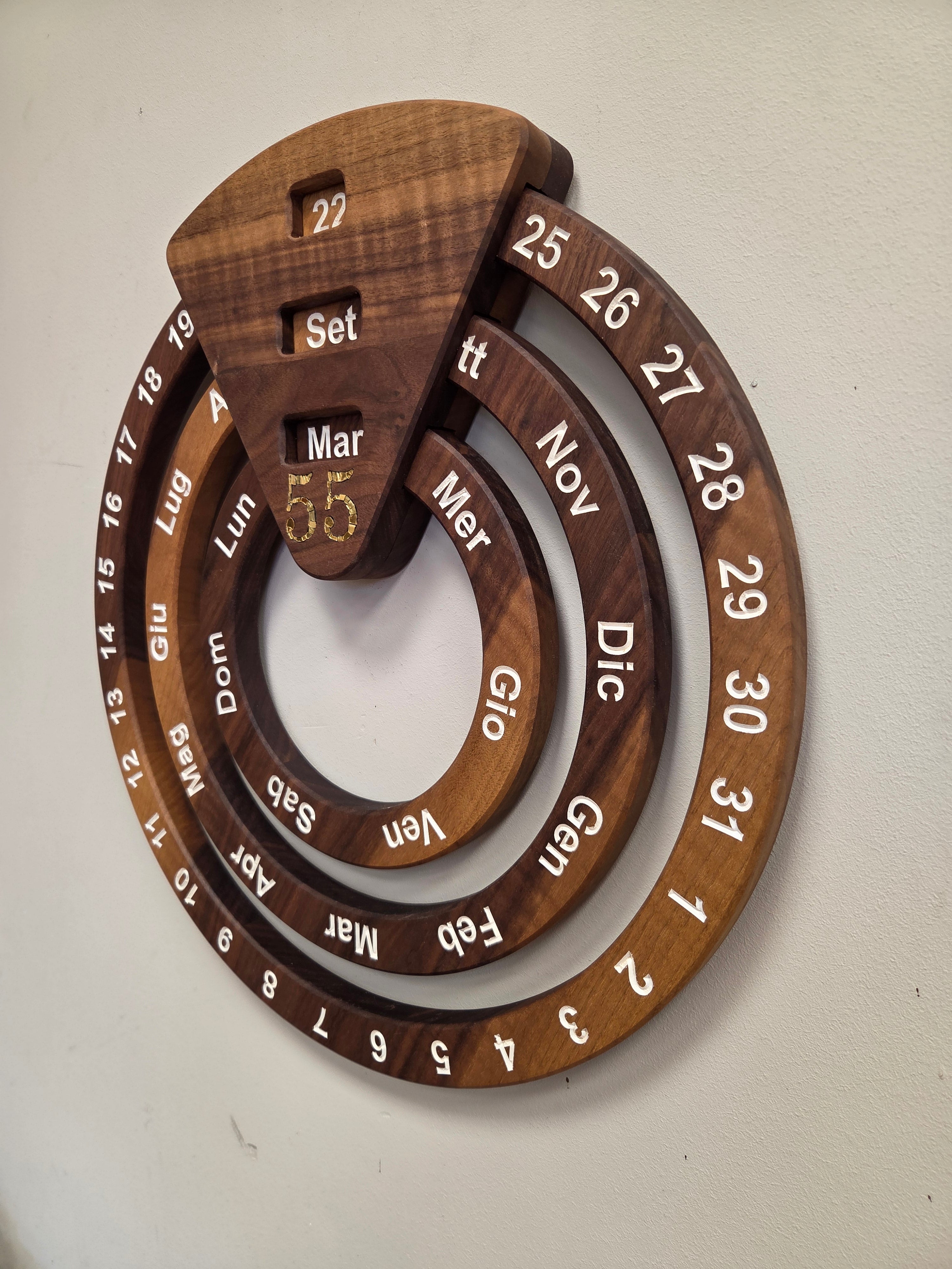 Il nido del picchio Datario perpetuo calendario legno 50cm mosaico