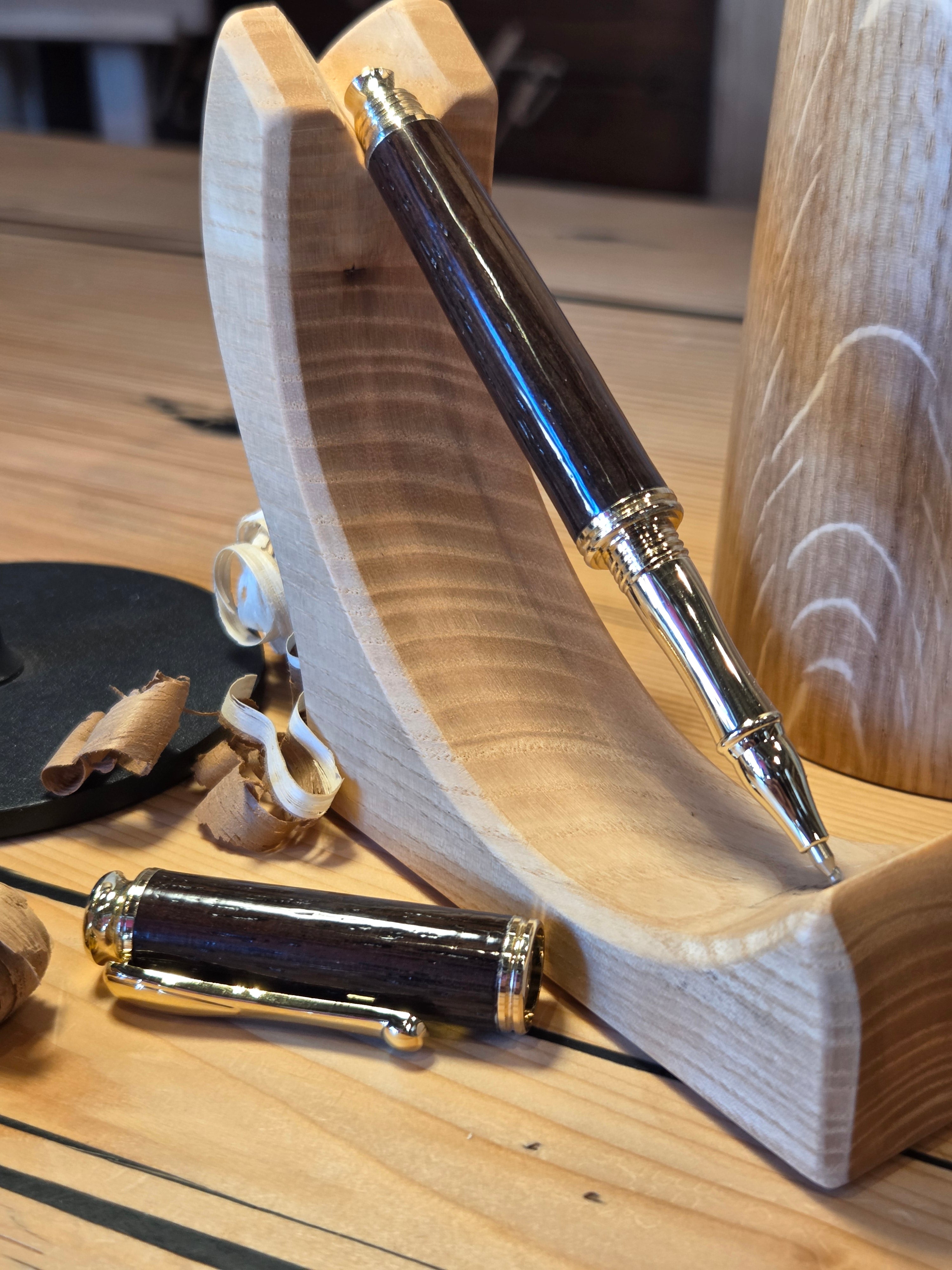 Sgualdini Simone Il Nido del Picchio Aston Martin penna sfera wenge gold