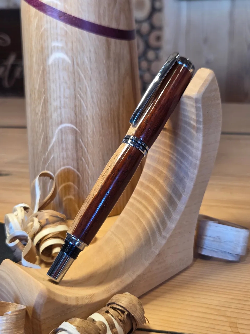 Il nido del picchio New Gentleman penna a sfera padouk bicolore
