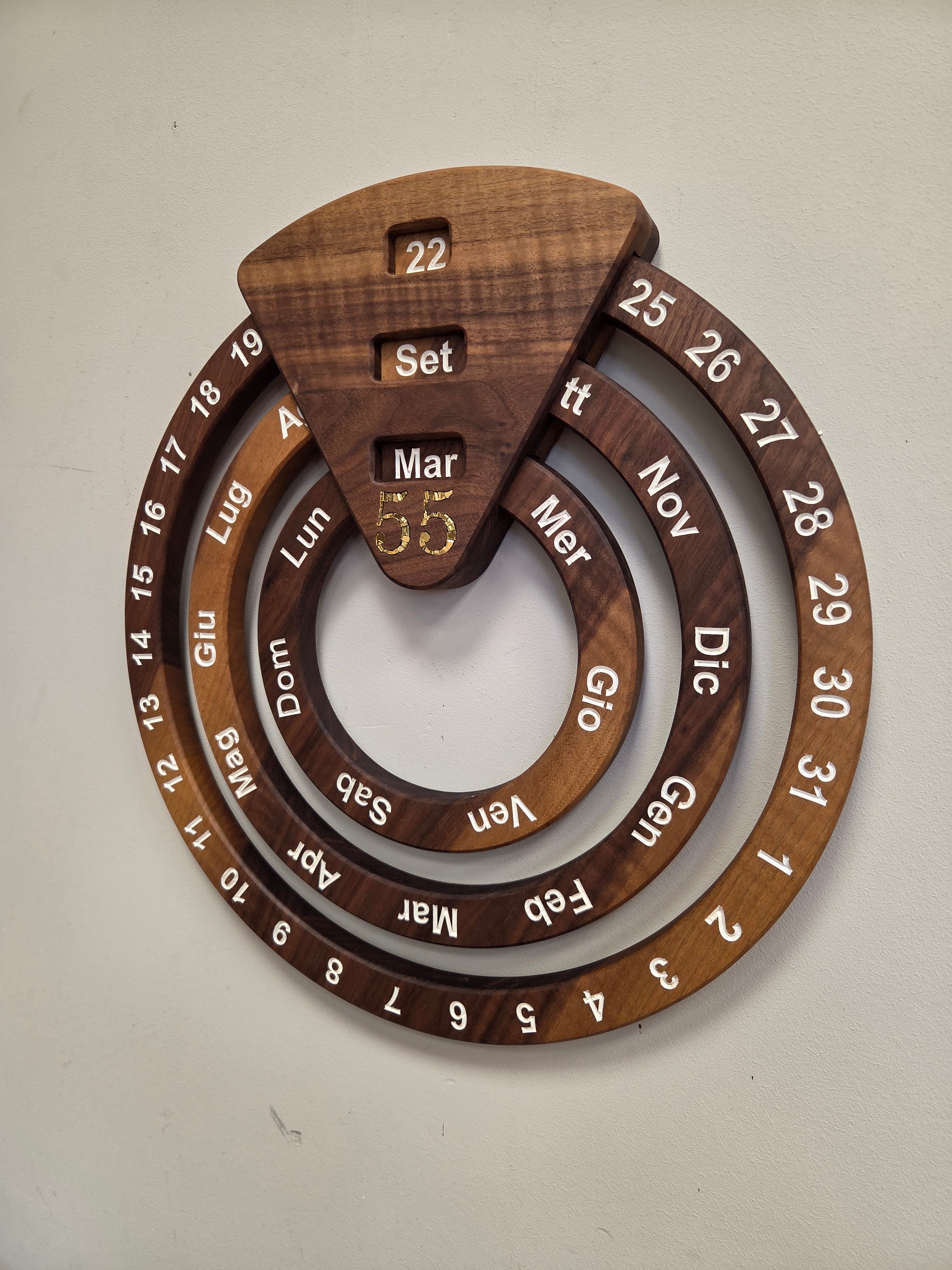 Il nido del picchio Datario perpetuo calendario legno 50cm mosaico