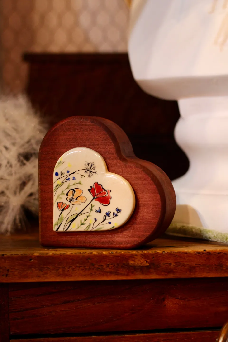 Il nido del picchio Cuoricino rosso cuore legno ceramica floreale
