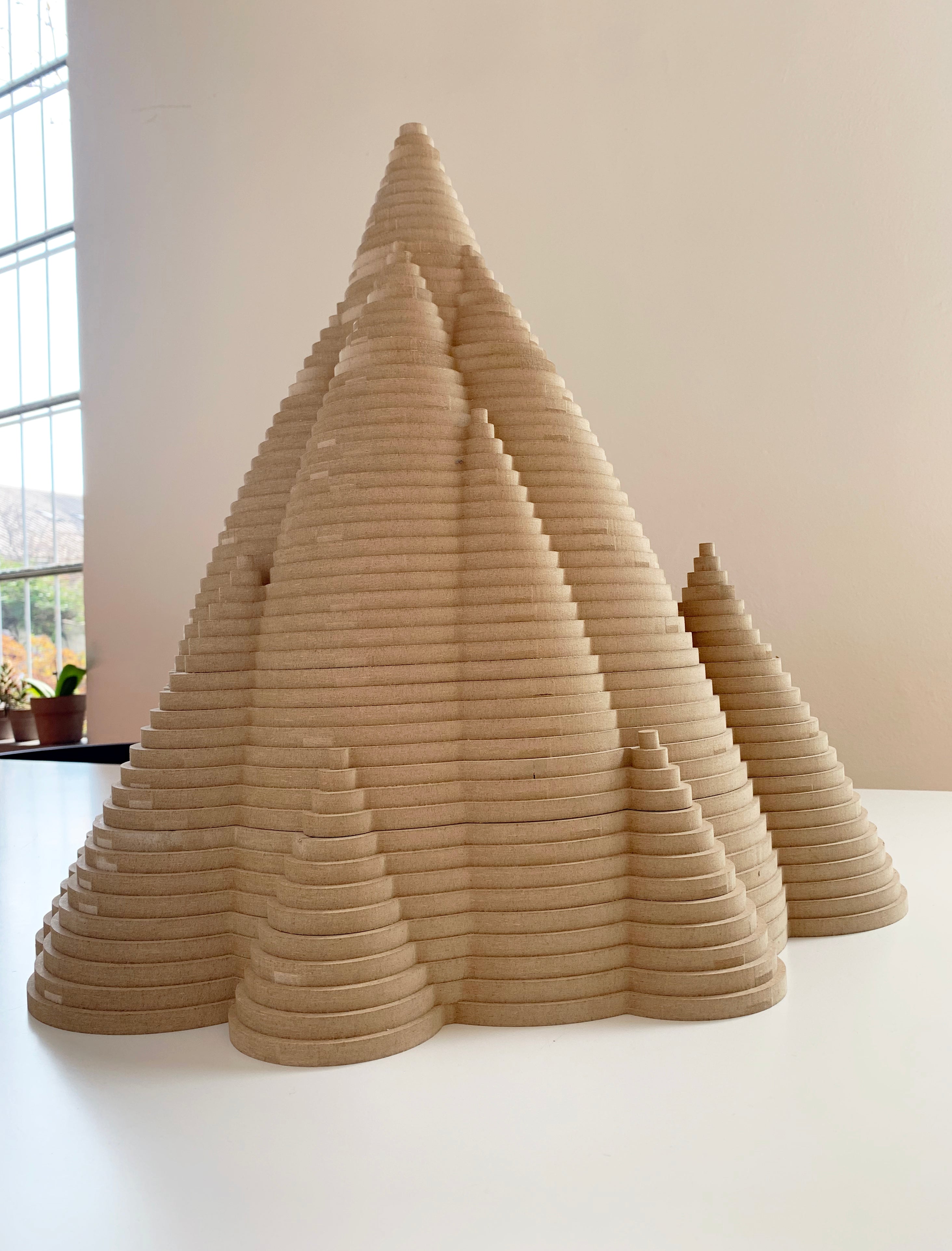 Cyrcus Design Imaginary Towers scultura piccola legno betulla