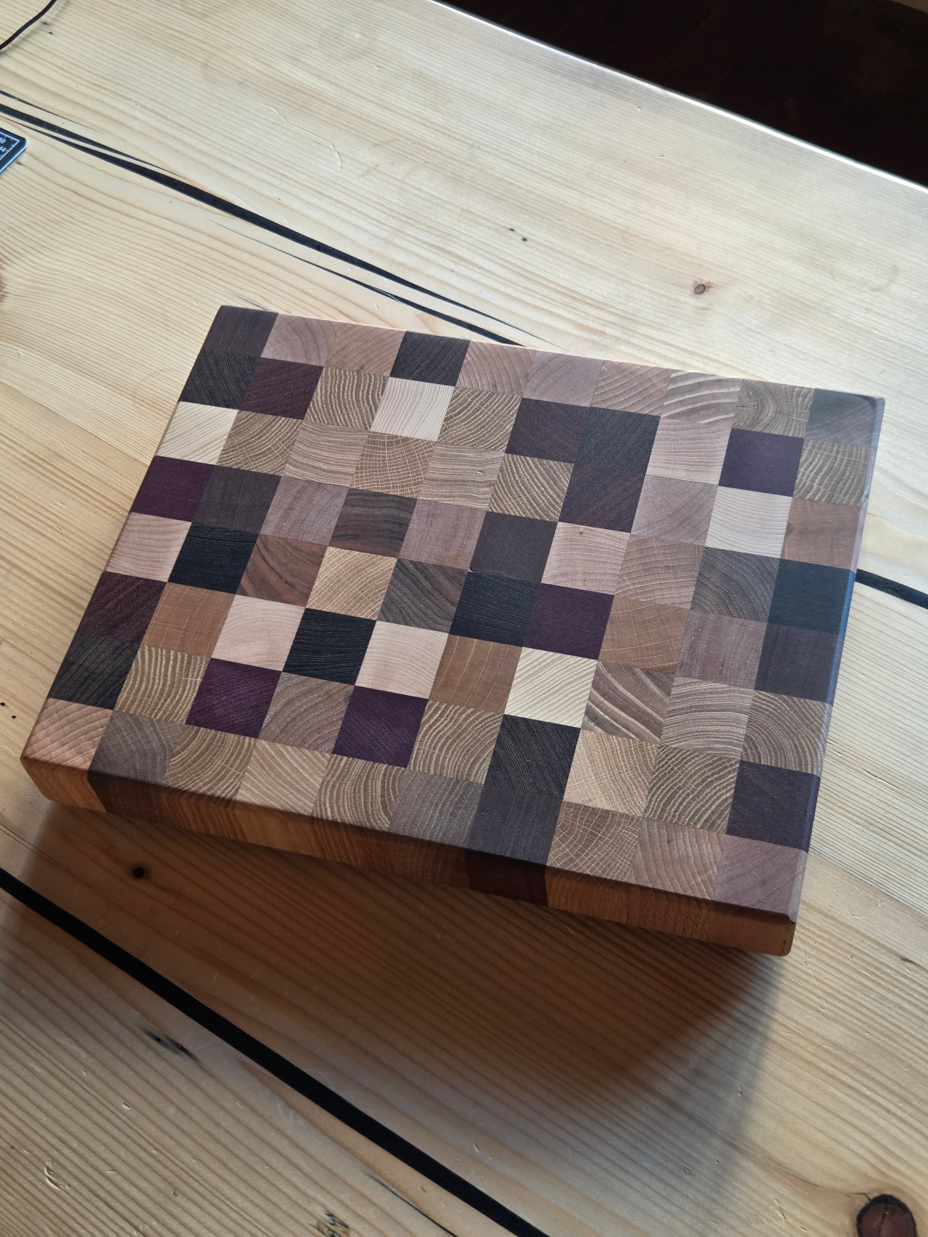 Il nido del picchio Pixel tagliere legno 33,5x27 scacchi